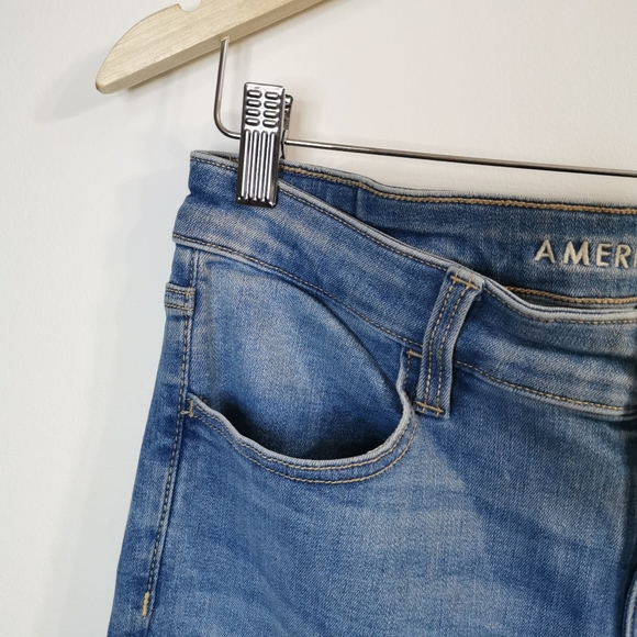 American Eagle Super Hi-Rise Jeans - Picture 4 of 10